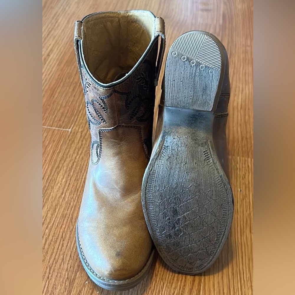 Sterling River Boot
Genuine leather. size 6.5 m￼.